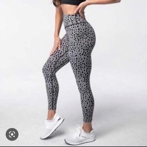 Balance athletica snow leopard high waisted leggings medium